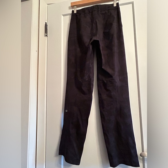 Lululemon Break a Trail pant in Camo Multi Grey
Size 4
excellent condition! - Picture 5 of 8